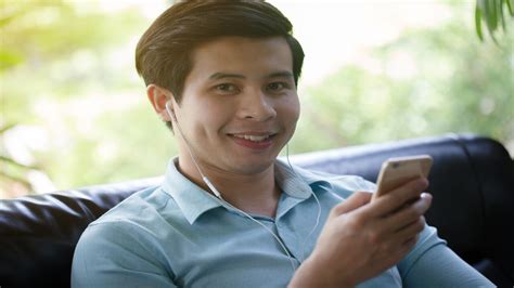 Alipay partners with Philippine mobile wallet GCash.